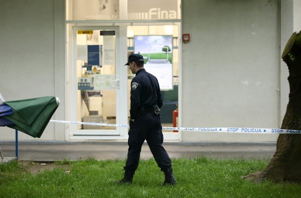 Maskirani razbojnici opljačkali FINA-u u Gajnicama