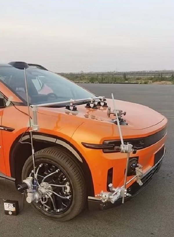 Simuliranje iznenadnog gubitka tlaka u gumama