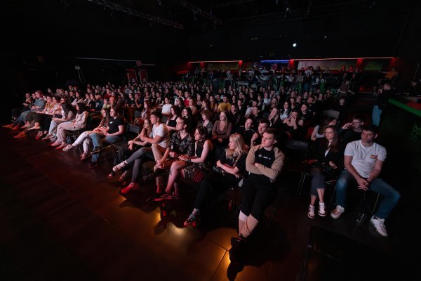 Dosad su održali brojne rasprodane Live Show-ove i interaktivna Murder Mystery događanja