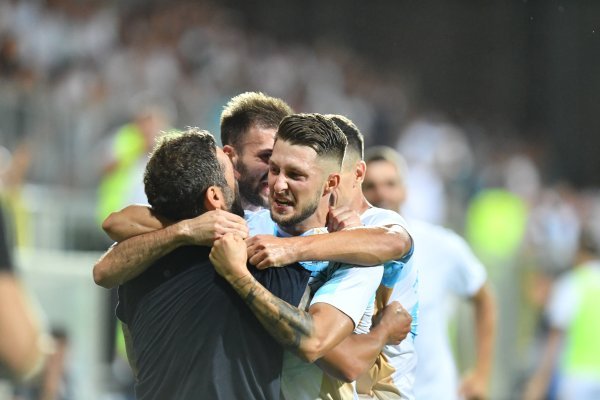 Radomir Đalović slavi s Marcom Pašalićem