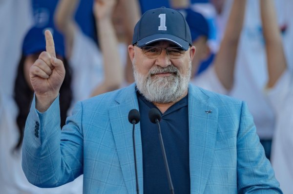 Chris LaCivita na skupu albanskih demokrata u Skadru