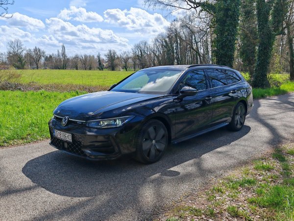 Vozili smo Volkswagen Passat 2.0 TDI DSG R-Line: Kralj karavana s izvrsnim turbodizelskim motorom