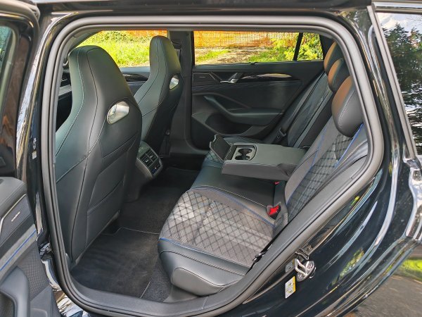 Volkswagen Passat 2.0 TDI DSG R-Line