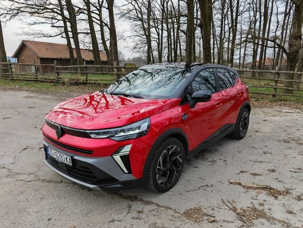 Vozili smo Renault Captur TCe 160 EDC: Atraktivna blagohibridna perjanica B-SUV segmenta