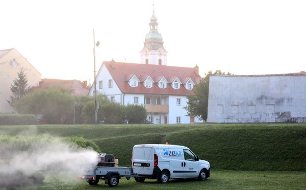 Zaprašivanje komaraca u Karlovačkoj županiji