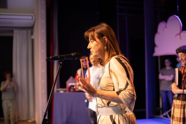 Direktorica festivala Slavica Ćurković rekla je da festival ove godine punoljetnost "slavi igrom, pričom i velikim lovom na slova"