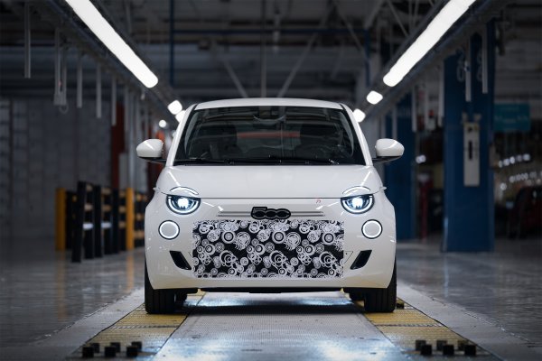 Fiat 500 Hybrid krenuo u pretproizvodnju u tvornici Mirafiori u Torinu