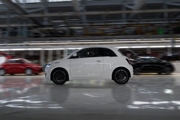 Fiat 500 Hybrid krenuo u pretproizvodnju u tvornici Mirafiori u Torinu