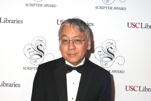 Ishiguro je imao pet godina kad je s roditeljima emigrirao u Veliku Britaniju