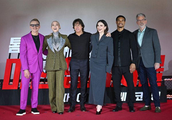 Simon Pegg, Pom Klementieff, Tom Cruise, Hayley Atwell, Greg Tarzan Davis i redatelj Christopher McQuarrie
