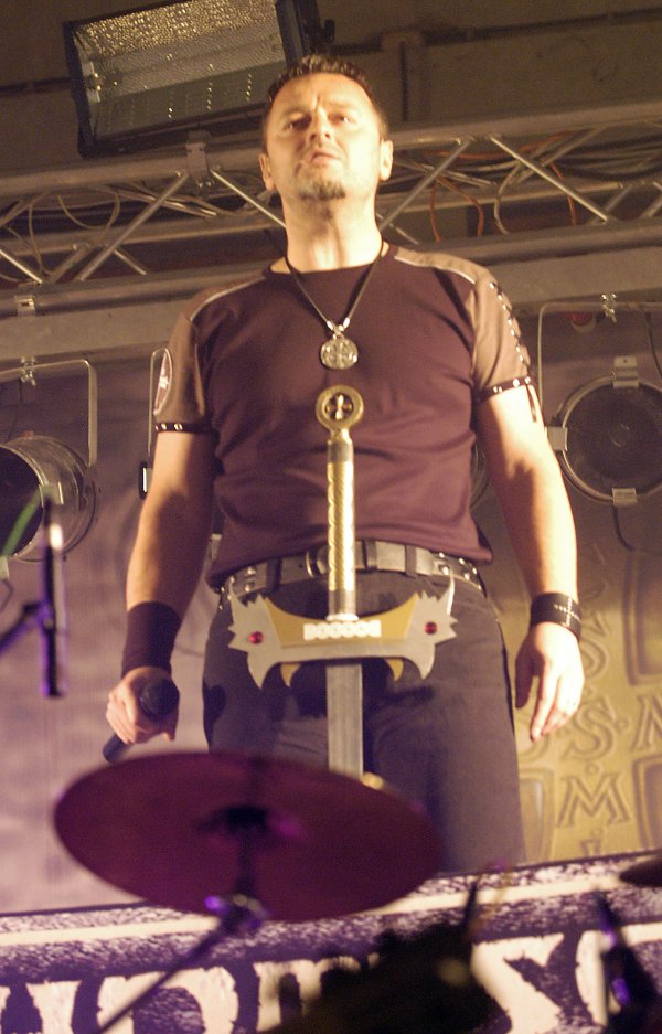 Marko Perković Thompson sa svojim mačem