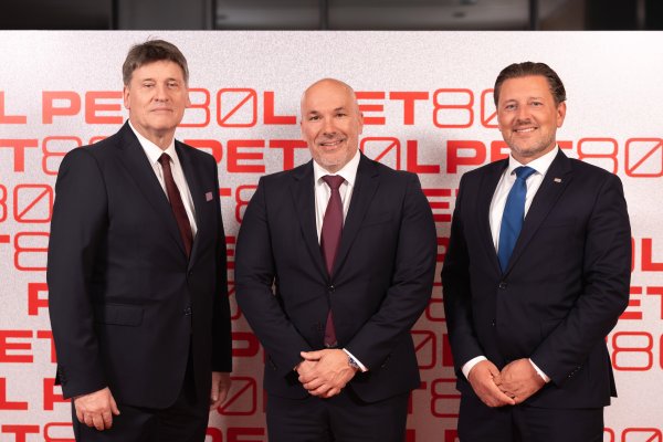 S lijeva na desno: Uprava Petrol d.o.o. Zagreb - Božidar Vidić, član Uprave, Ante Mandić, predsjednik Uprave, i Niko Knez, član Uprave.