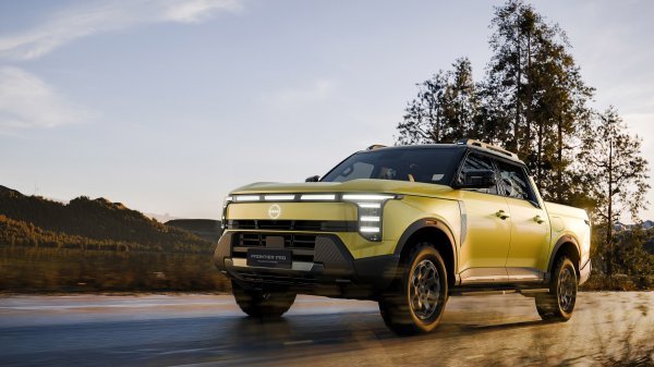 Nissan Frontier Pro plug-in hibrid pick-up