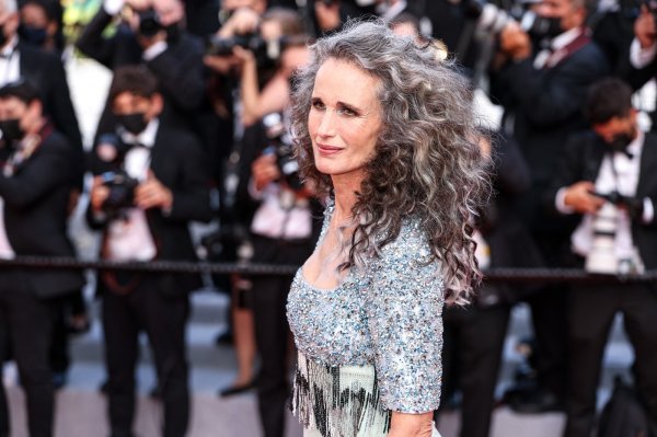 Andie MacDowell u Cannesu 2021. godine