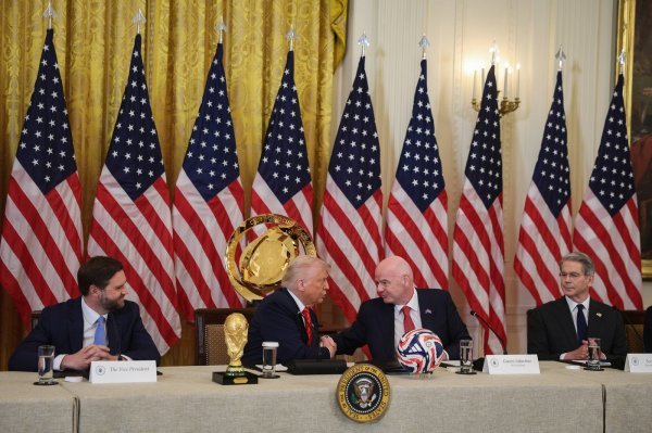J.D. Vance, Donald Trump, Gianni Infantino i Scott Bessent