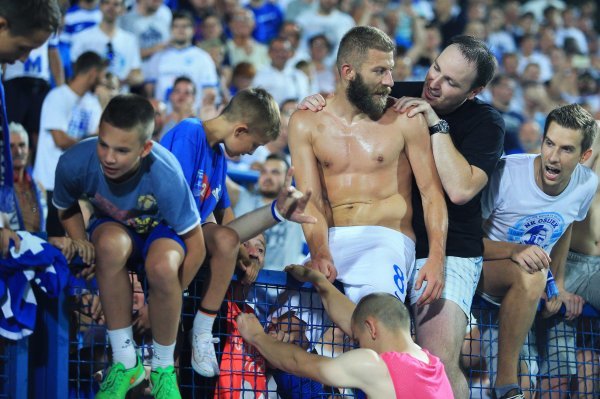 Aljoša Vojnović s navijačima Osijeka