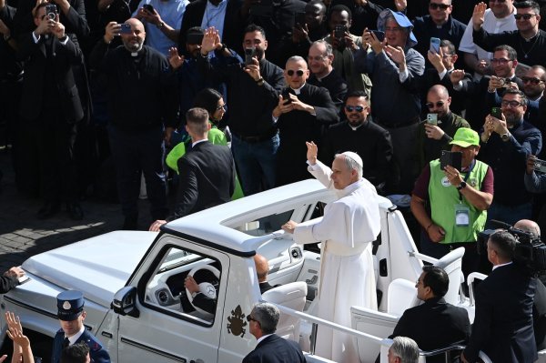 Papa Lav XIV. stigao na Trg svetog Petra