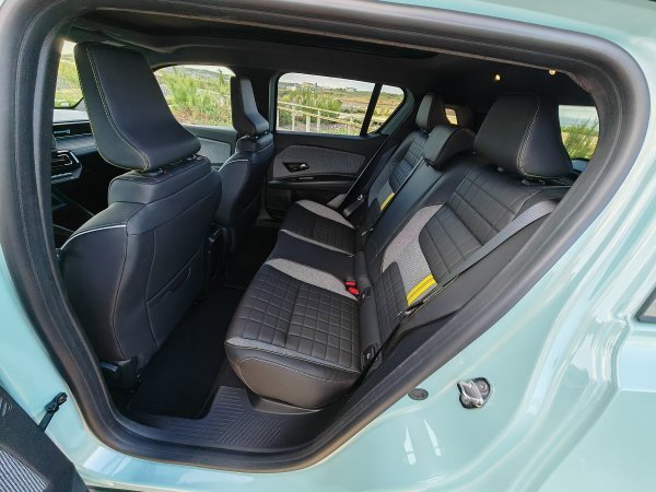 Renault 4 E-Tech electric iconic