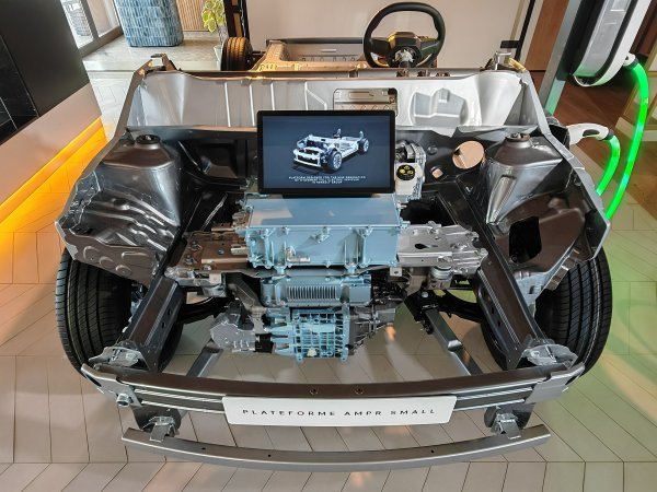 Renault 4 E-Tech electric - dinamička premijera