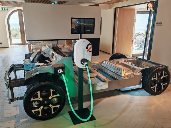 Renault 4 E-Tech electric - dinamička premijera