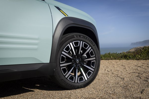 Renault 4 E-Tech electric iconic - dinamička premijera