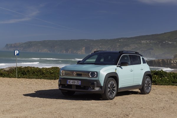 Renault 4 E-Tech electric 