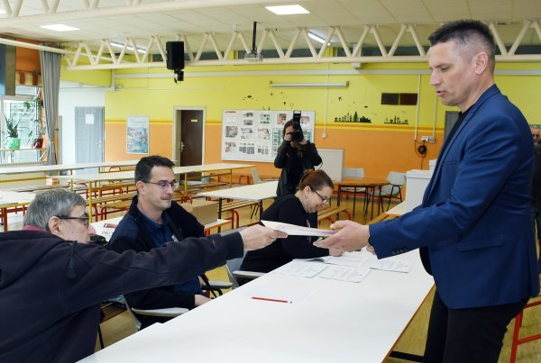 Domagoj Orlić glasovao na lokalnim izborima u Sisku
