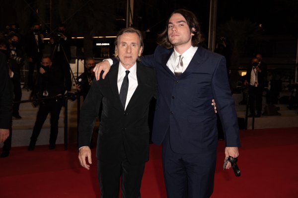 Tim Roth i sin Michael Cormac Roth na 74. filmskom festivalu u Cannesu 2021. godine