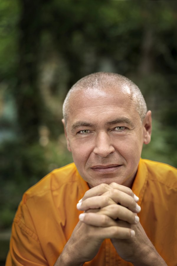 Njegove interpretacije često su označavane kao revolucionarne, obogaćene iznimnim tehničkim majstorstvom i umjetničkom vizijom