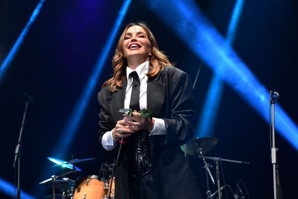 Mali šok za publiku: Severina nosi kombinaciju modnog dodatka i sigurnosnog pojasa