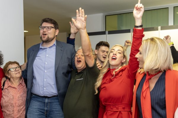 Proslava u stožeru Sanje Radolović i Peđe Grbina