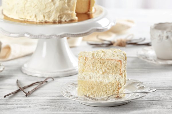 Bijela baršunasta torta je izrazito bijela torta koja ima nevjerojatno mekanu, laganu teksturu