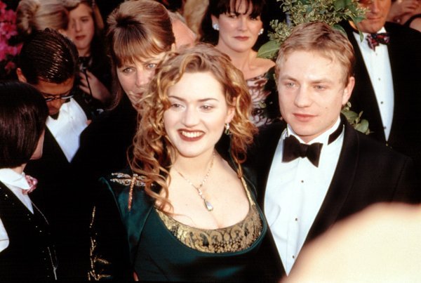 Kate Winslet na dodjeli Oskara 1998. godine