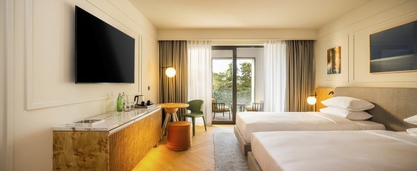 Twin Bed Balcony Deluxe Sitting Area