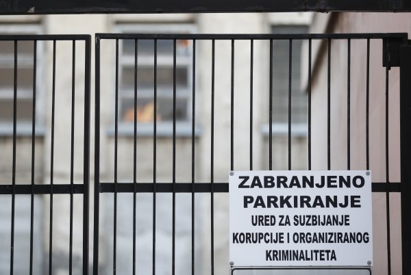 Puni se istražni zatvor: Još dvojica završila iza rešetaka, muljali su s javnom nabavom