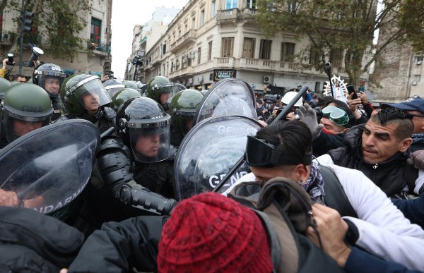 Argentinska policija ugušila prosvjed za prava umirovljenika