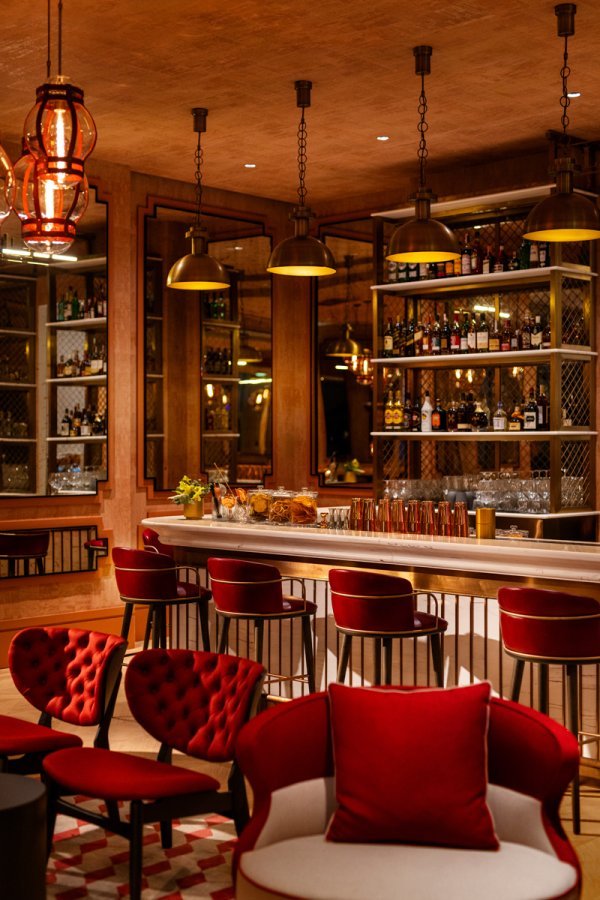 Alfred's Bar — inspiriran povijesnim karakterom zgrade i bivšom tvornicom likera Maraska.