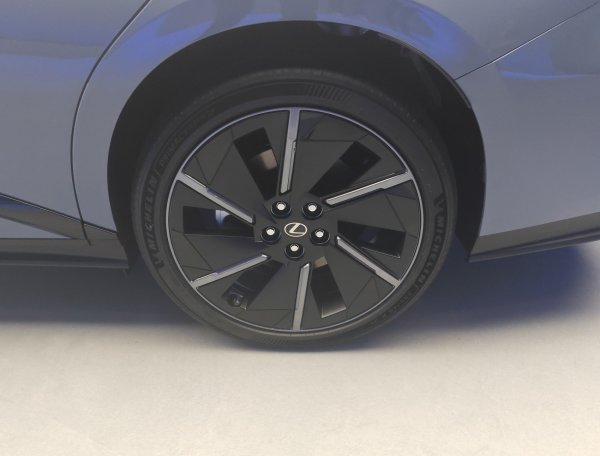 Lexus ES - europska premijera
