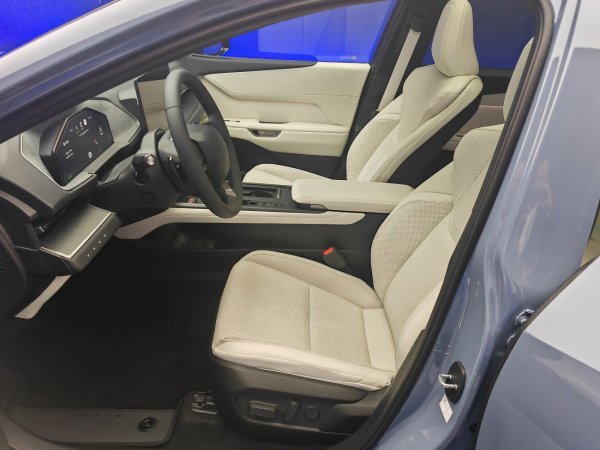 Lexus ES - europska premijera