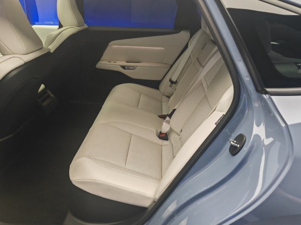Lexus ES - europska premijera