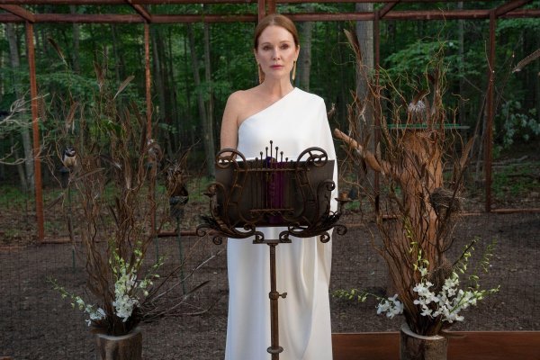 Julianne Moore u haljini brenda The Row
