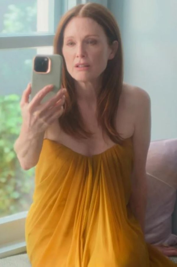 Julianne Moore u haljini Alexander McQueen