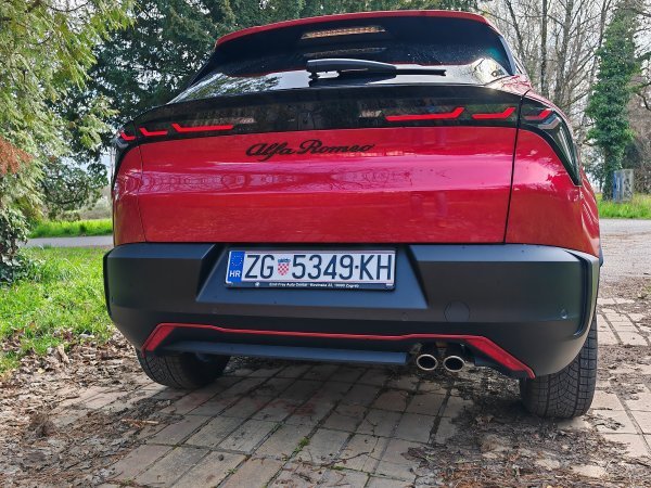 Alfa Romeo Junior Ibrida 1.2 136 KS