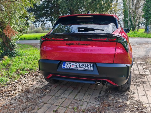 Alfa Romeo Junior Ibrida 1.2 136 KS