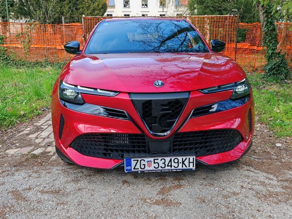 Alfa Romeo Junior Ibrida 1.2 136 KS