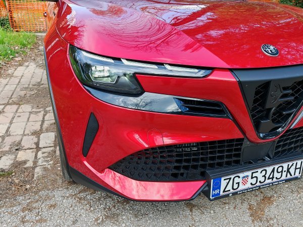 Alfa Romeo Junior Ibrida 1.2 136 KS