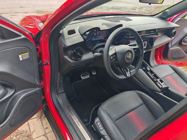 Alfa Romeo Junior Ibrida 1.2 136 KS
