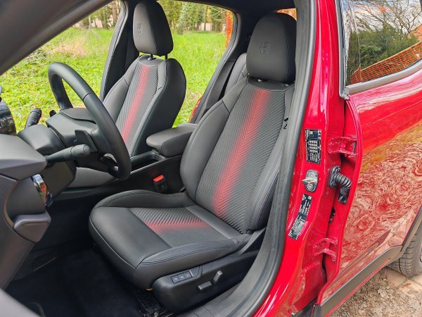 Alfa Romeo Junior Ibrida 1.2 136 KS