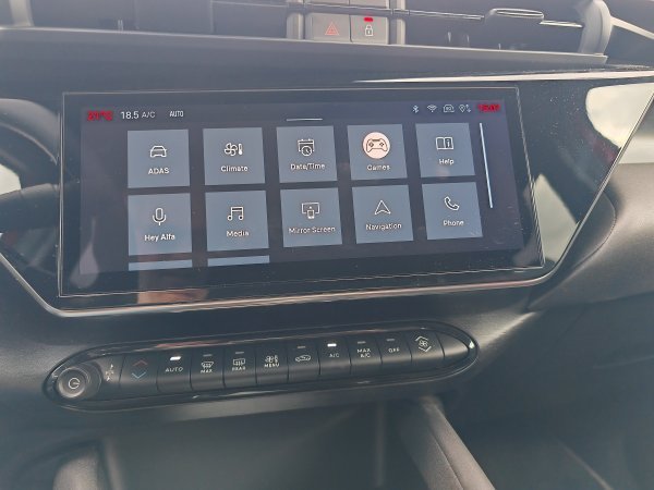 Alfa Romeo Junior Ibrida 1.2 136 KS