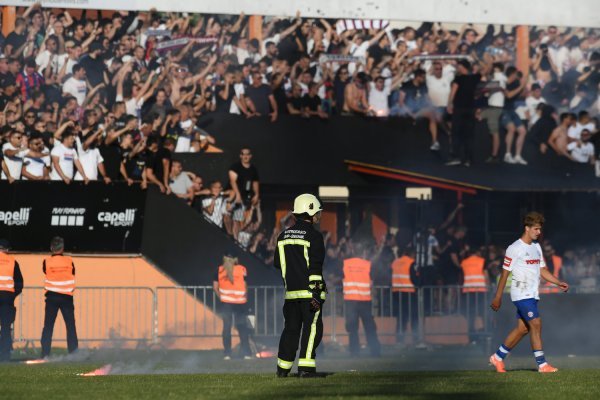 Šibenik - Hajduk, bakljada Torcide, požar, 25.5.2025.